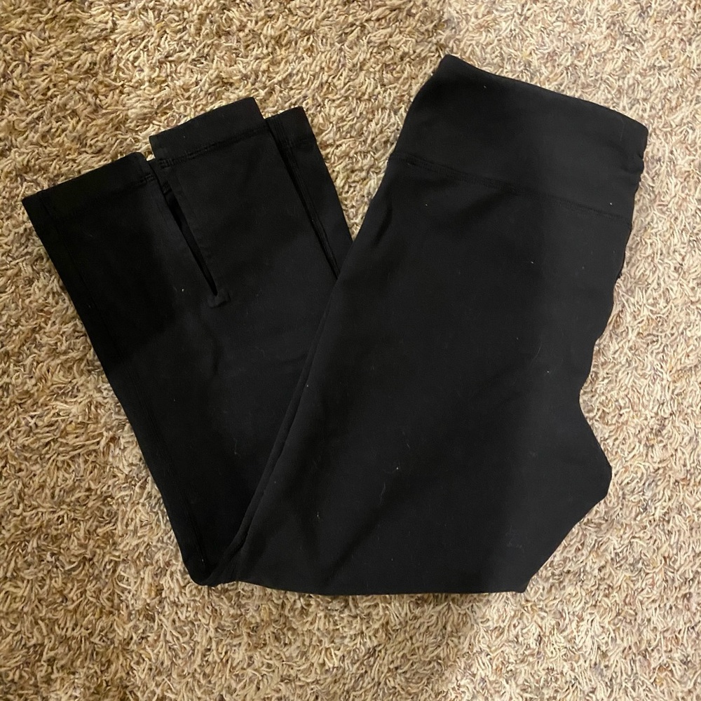 Lululemon size 8 Capri pant with slits on bottom